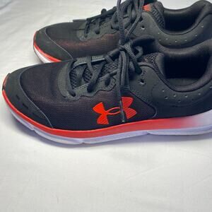 Under Armour Charged Assert 10 Black Red 7Y = Men’s 7 Running Shoes